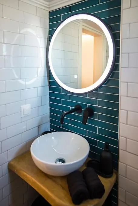 Wanderer, Nilie Hospitality Mgmt Apartment Salonic